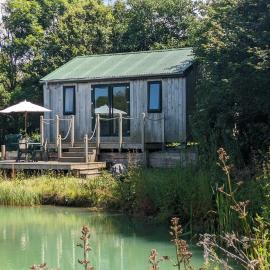 Lynstone Lakes，位于布德的酒店