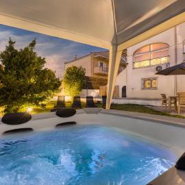 Mi Casa - Serene Garden Retreat, 2 bedroom house，位于科孚镇的酒店