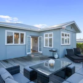 Ocean Breeze - Foxton Beach Holiday Home，位于Foxton的酒店