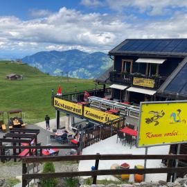 Ausflugs-Ski-Pistenhotel Klewenstock AUTO FREI Mit dem Mobieltelefon bestellen nur mit der Pendelbahn erreichbar auf 1600müm