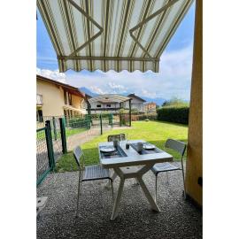 Apartment with garden and garage Dongo - Larihome A28，位于东戈的酒店