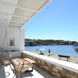 Beachfront cycladic suite Irene Apartments boutique hotel，位于Kanala的酒店
