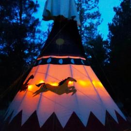 Wild Horses Luxury Tipi - Adjustable King Bed，位于O'Brien的酒店