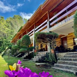 Hotel y Restaurante Alicante de Montaña, El Salvador,位于Los Tablones的酒店