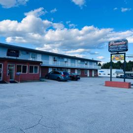 Pamola Motor Lodge，位于Millinocket的酒店