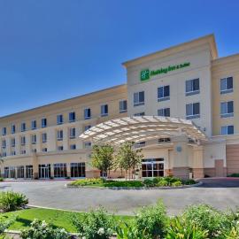 Holiday Inn & Suites Bakersfield by IHG，位于贝克斯菲尔德的酒店