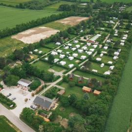 Feriebyens Camping，位于勒兹维的酒店