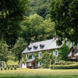 Garden & City Bagnères-de-Bigorre - Domaine de Ramonjuan,位于巴涅尔德比戈尔的酒店