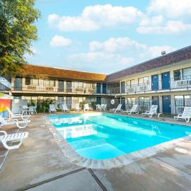 Motel 6-Del Rio, TX，位于德尔里奥的酒店