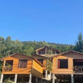 MESTIA COTTAGE TiME，位于梅斯蒂亚的酒店