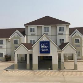 Chadron Inn & Suites，位于沙德伦的酒店