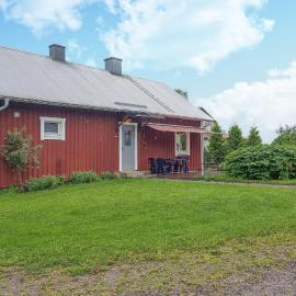 2 Bedroom Cozy Home In Falköping，位于法尔雪平的酒店