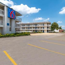 Motel 6-Rolling Meadows, IL - Chicago Northwest,位于罗林梅多斯的酒店