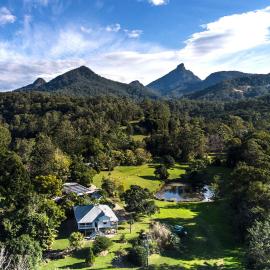 Mavis's Cabins @ Mt Warning，位于Uki的酒店