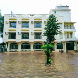 Treebo Reveniir Resort with Pool,位于罗纳瓦拉的酒店