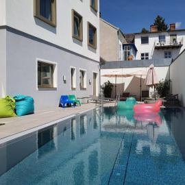 Klinglhuber Suites，位于多瑙河畔克雷姆斯的酒店