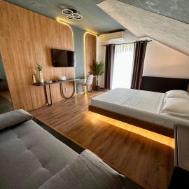 Prestige House Delux，位于阿尔杰什河畔库尔泰亚的酒店