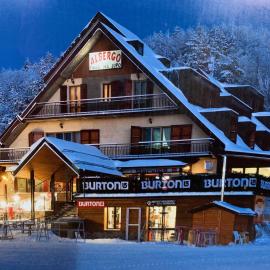 Hotel passo del lupo，位于塞斯托拉的酒店