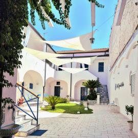B&B SOGNANDO VIETRI e SPA ESCLUSIVA，位于阿韦尔萨的酒店