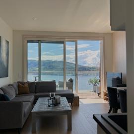 MJOS TOWER - Balcony Suite with lake view，位于Ringsaker的酒店