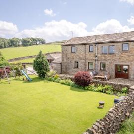 Higher Gills Farm Clitheroe Breath Taking Views，位于克利夫罗的酒店
