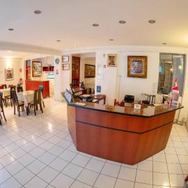 Hotel Incasol Agosto Ejecutivo Matrimonial Individual Suite Desayuno Incasol Tranporte y Cochera Gratis，位于阿亚库乔的酒店