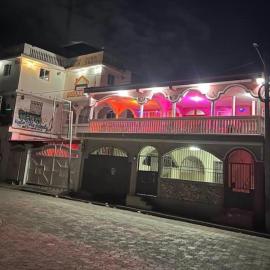 Adouly Plaza Hotel，位于Saint-Raphaël的酒店