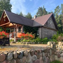 Drewniany Domek w Zakątku Andrzeje Śniczany 18，位于Sniczany的酒店