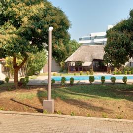 Sparkle Guest House - Self-Catering, Pool, Garden，位于马普托的酒店