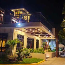 The Lumber Hotel and Resort，位于维拉克的酒店