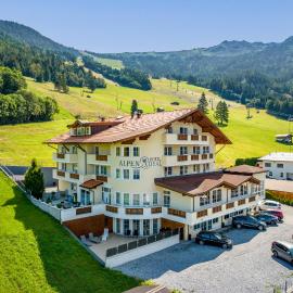 Hotel Alpen Royal Jerzens，位于耶岑斯的酒店