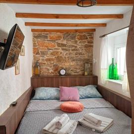 Palaiokastro Rustic Stone Villa，位于Palaiókastron的酒店