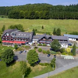 Berghotel Habbel und die Welt kann warten,位于Cobbenrode的酒店