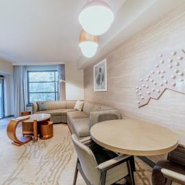 Luxury 2 Bedroom Penthouse with Stunning Views!,位于马姆莫斯湖的酒店