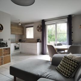 Appartement avec terrasse proche gare RER