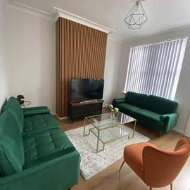 3-Bed House Near M1 & Meadowhall with Free Parking，位于谢菲尔德的酒店