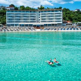 Ammon Zeus Luxury Beach Hotel，位于卡利塞亚-豪客迪克斯的酒店