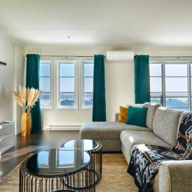 Le Chic Condo - chute Montmorency，位于圣让德博时的酒店