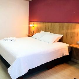 Hotel Divaca，位于Tame的酒店
