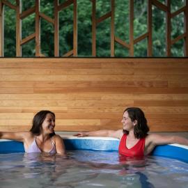 Gravity Haus Revelstoke，位于雷夫尔斯托克的酒店