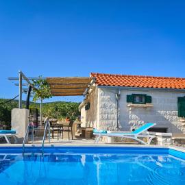 Holiday Home Dubrove by Interhome，位于Pražnice的酒店