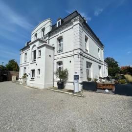Hôtel Échappée en Baie - Parking privé gratuit dont forfaits bornes électriques réservable，位于索姆河畔的圣瓦列里的酒店