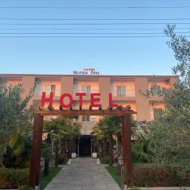 Hotel Velipoja Park，位于维利波吉的酒店