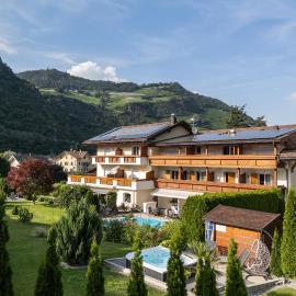 Hotel Bischofhof，位于丘萨的酒店