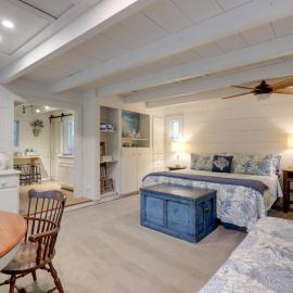 'Nantucket Cottage' w/ Fishing Dock + Sunsets，位于费南迪纳比奇的酒店
