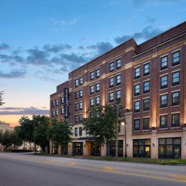 Fairfield Inn & Suites by Marriott Savannah Downtown Historic District，位于萨凡纳的酒店