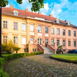 Schlosshotel Rühstädt Garni - Natur & Erholung an der Elbe,位于Rühstädt的酒店