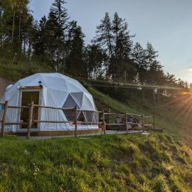 EdenCamp glamping，位于Onore的酒店