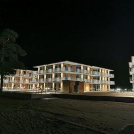 Lägenhet på stranden i Åhus med havsutsikt och bastu samt relax，位于奥胡斯的酒店
