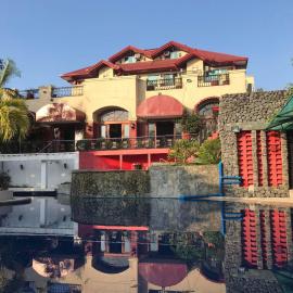 Tahanan Lakeview Hotel